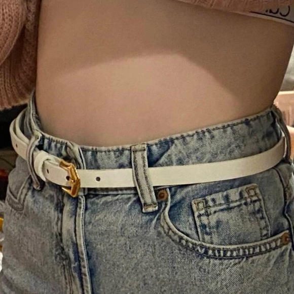 New White Faux Leather Everyday Wear Belt With Gold Tone Engraved Buckle - Picture 6 of 9